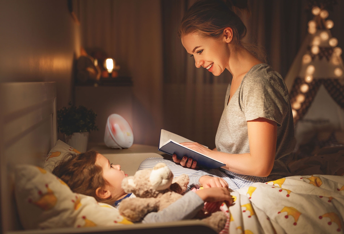 «ребенок бегает к нам ночью». как помочь детям засыпать в своей кровати