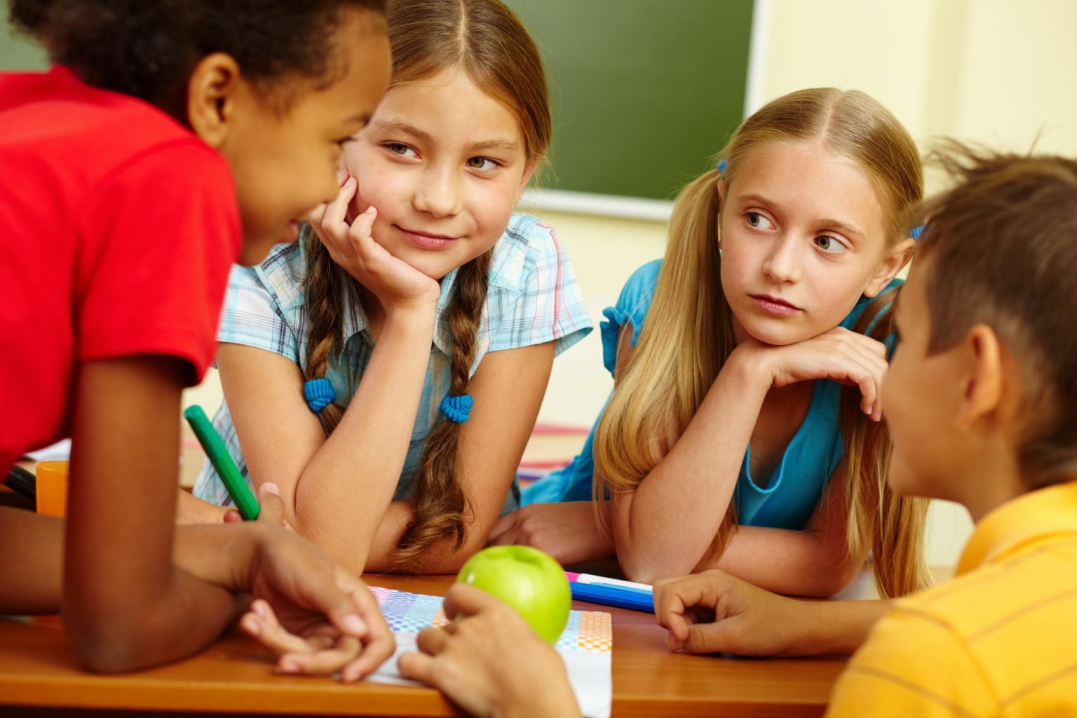 Как научить ребенка дружить с другими детьми в детском саду и школе?